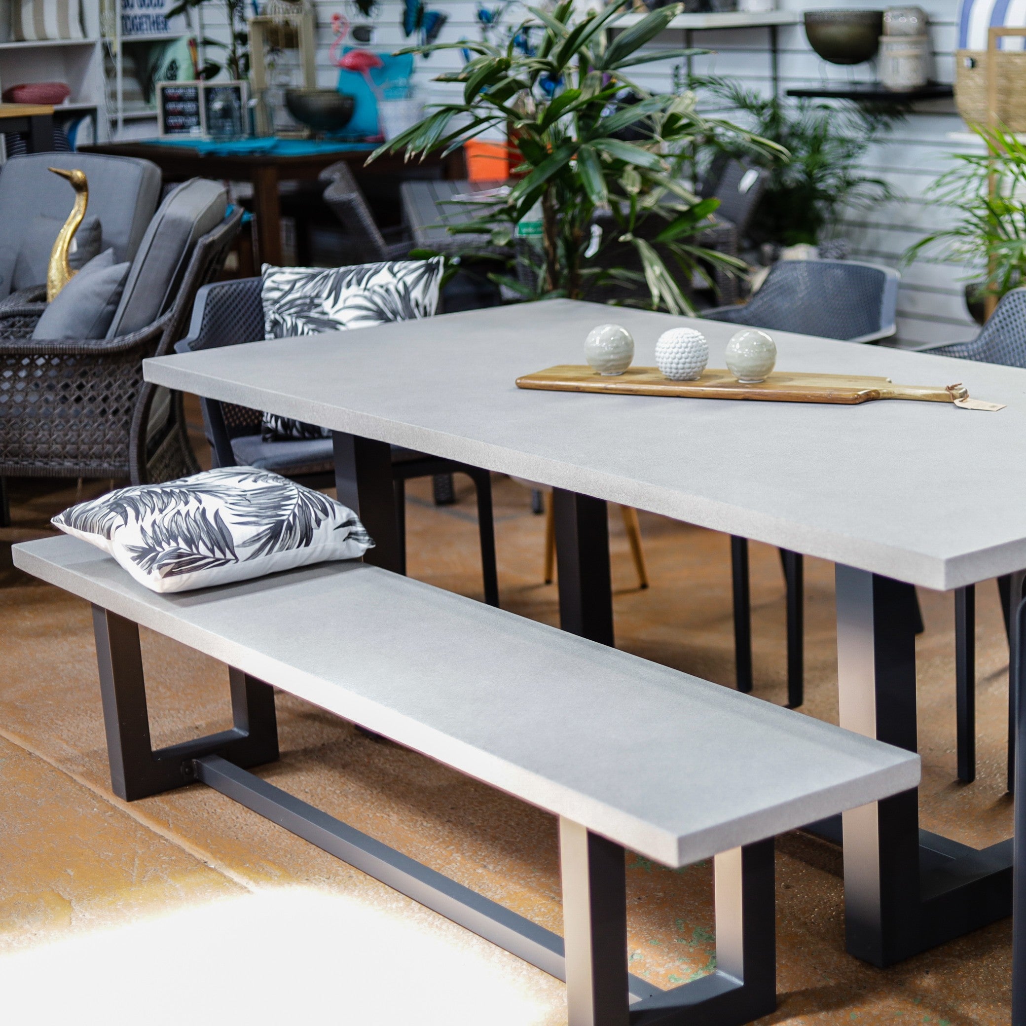outdoor dining furniture