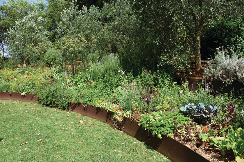 FormBoss Metal Garden Edging & Stakes - Stonemans Garden Centre